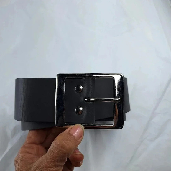 Buckle My Belt Full Grain Leather Belt 49 Inches in Length Black Made in the UK - Picture 3 of 10